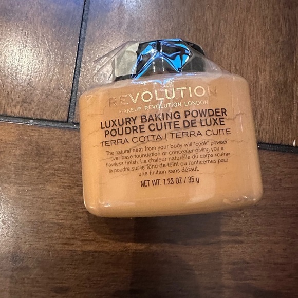 Revolution Other - Makeup Revolution Luxury Baking
Powder ~ Terra Cotta